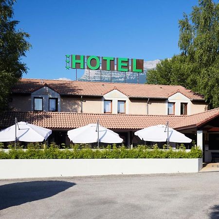 Logis Des Trois Massifs Hotel Claix  Buitenkant foto