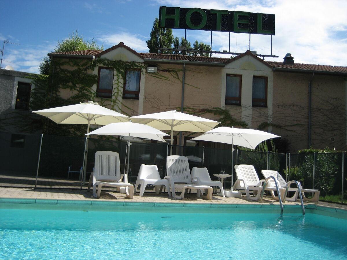 Logis Des Trois Massifs Hotel Claix  Buitenkant foto