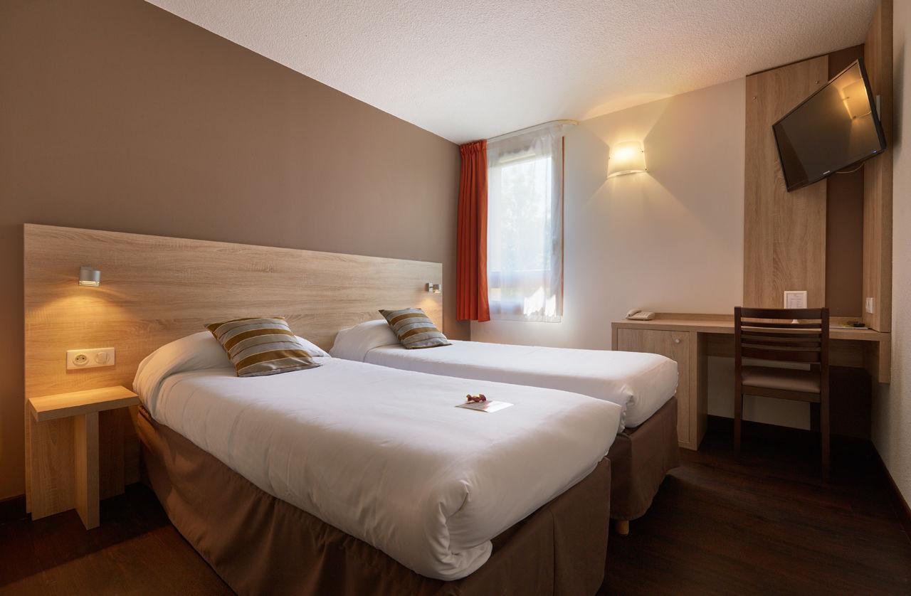 Logis Des Trois Massifs Hotel Claix  Buitenkant foto