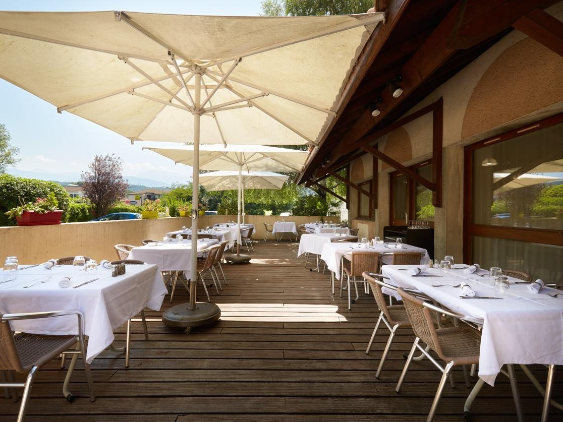Logis Des Trois Massifs Hotel Claix  Buitenkant foto