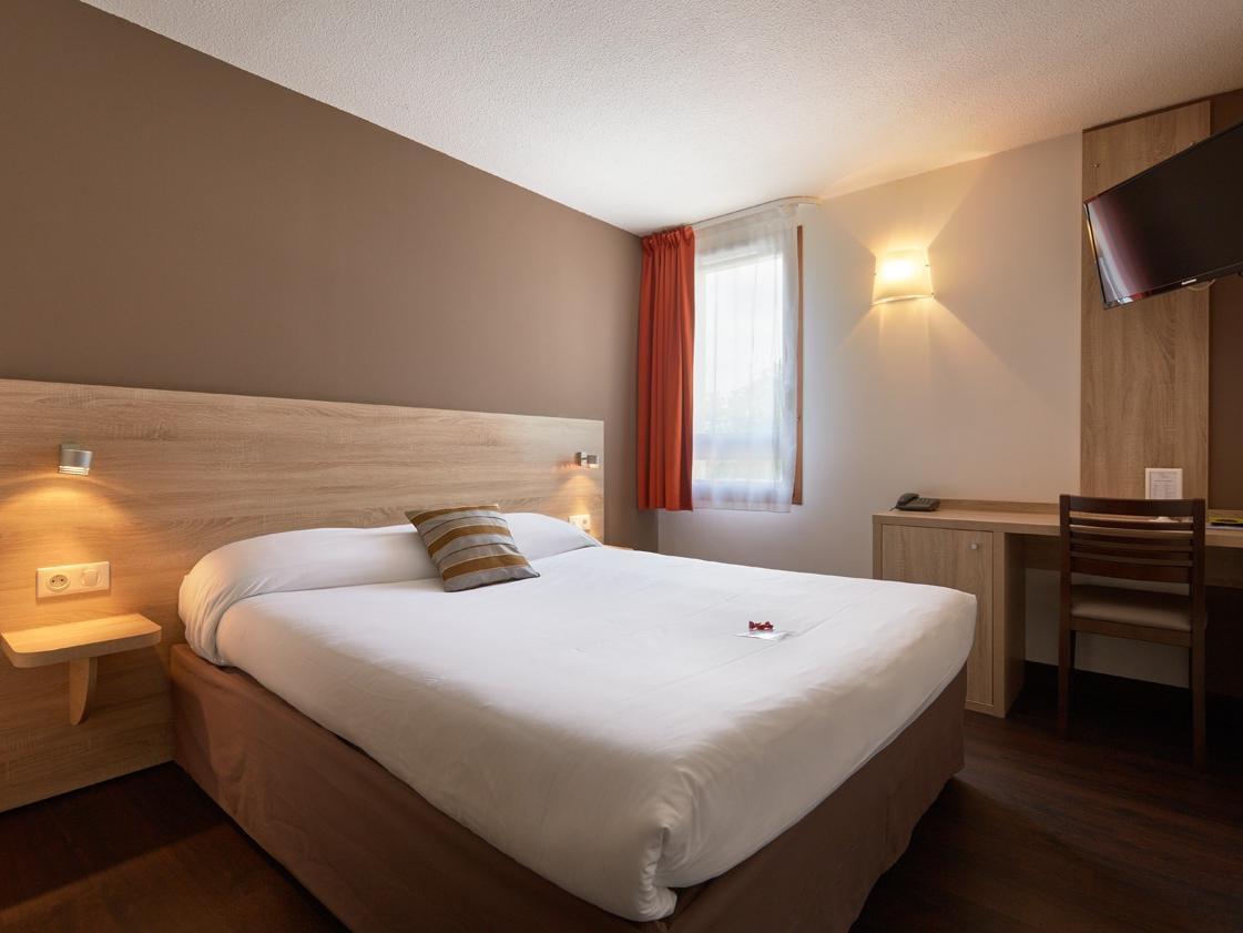 Logis Des Trois Massifs Hotel Claix  Buitenkant foto