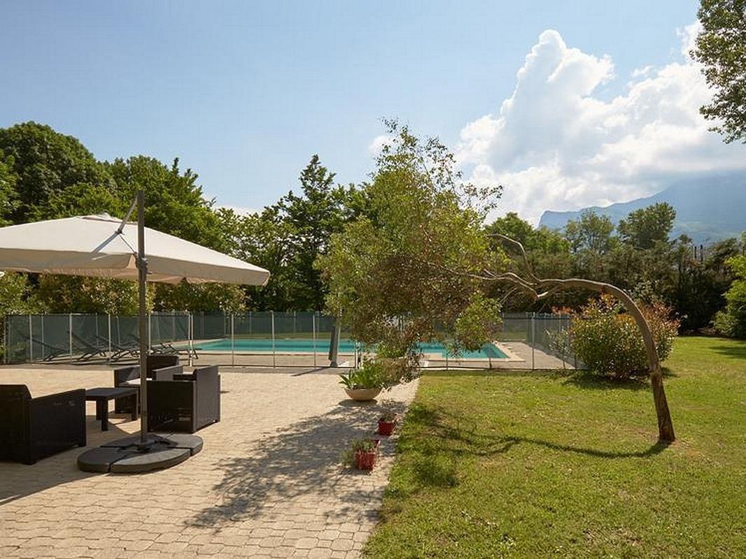 Logis Des Trois Massifs Hotel Claix  Buitenkant foto