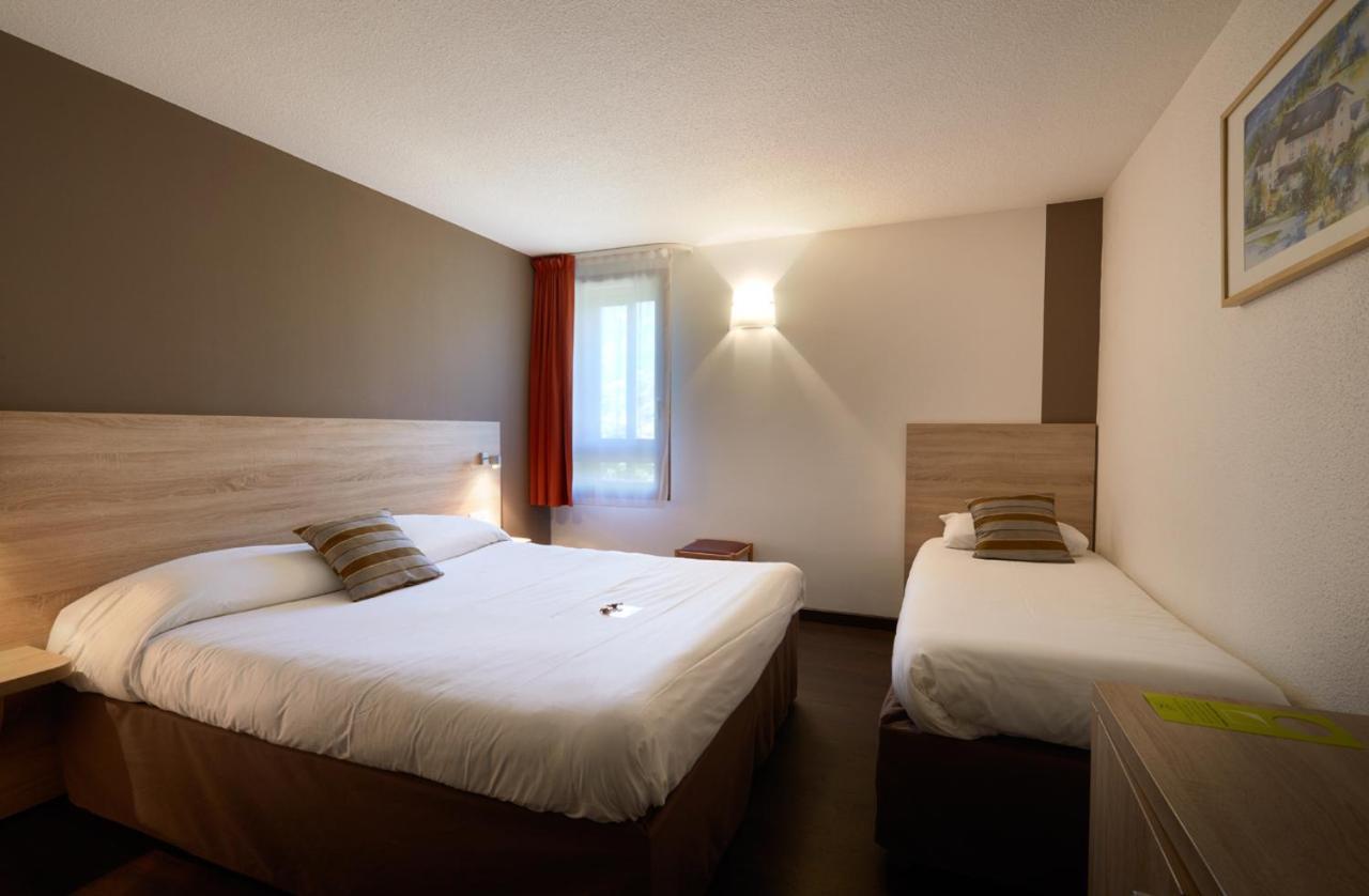 Logis Des Trois Massifs Hotel Claix  Buitenkant foto