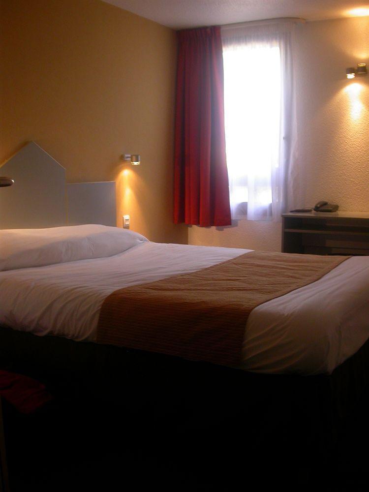 Logis Des Trois Massifs Hotel Claix  Buitenkant foto