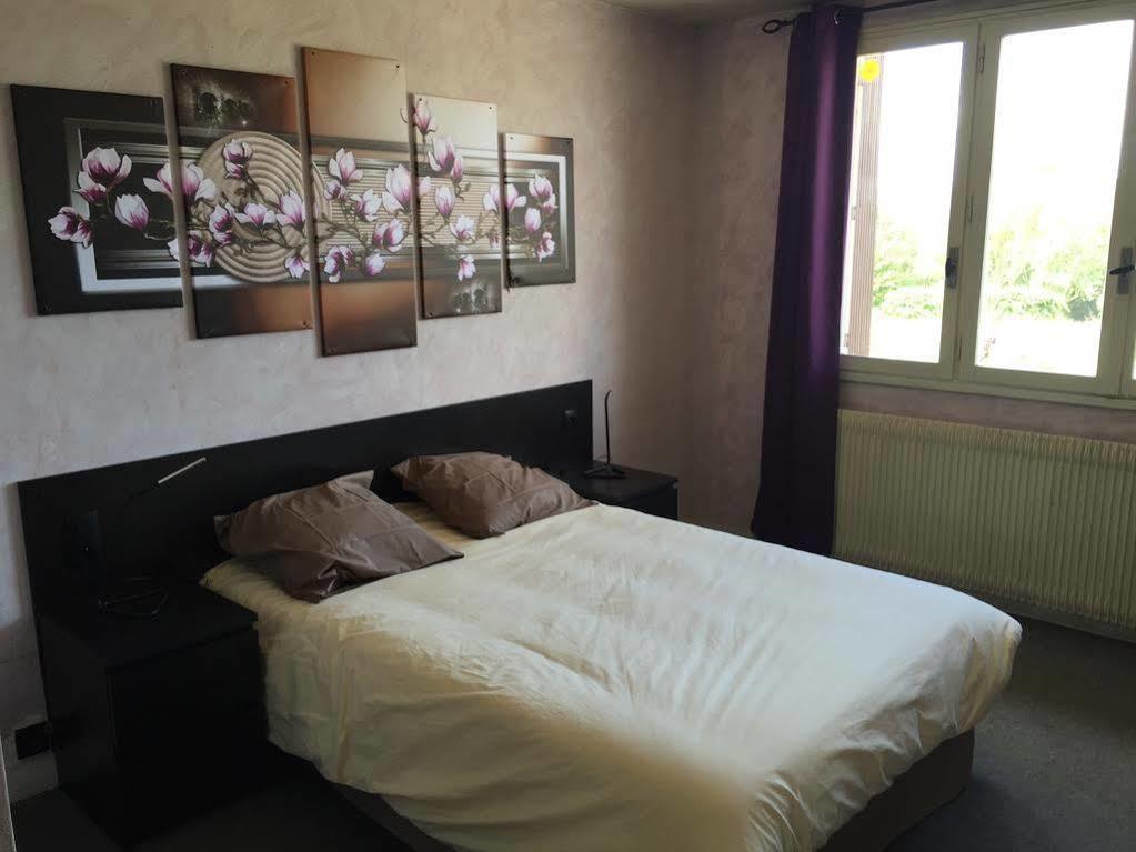 Logis Des Trois Massifs Hotel Claix  Buitenkant foto